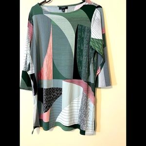 Comfortable Tunic with geometric pattern of neutral colora.